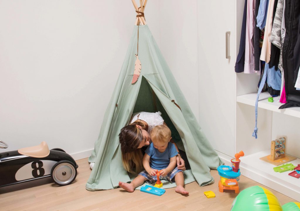 Valentine working mom & influenceuse